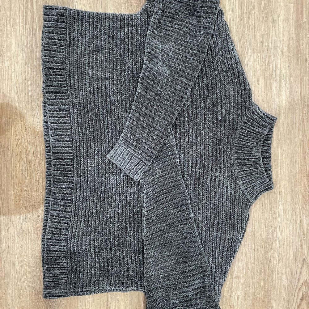 Sweaters - Picture 4 of 5
